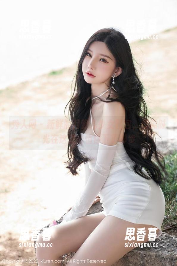 秀人网 - 新鲜的月酱儿少女图包，仿佛时光在这里悄悄停下了脚步
