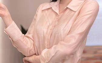 秀人网 - 杨晨晨sugar皮裤暴走：图册里的每个姿势都在悄悄挑衅我的审美！