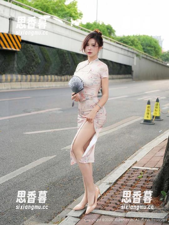 秀人网 - 最新款的美昕Yumi瑜伽，无意间分享了点小乐趣。