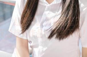 稚乖画册 - 红色裙摆到碧海蓝天：赤西夜夜的修女作品等你来下载！