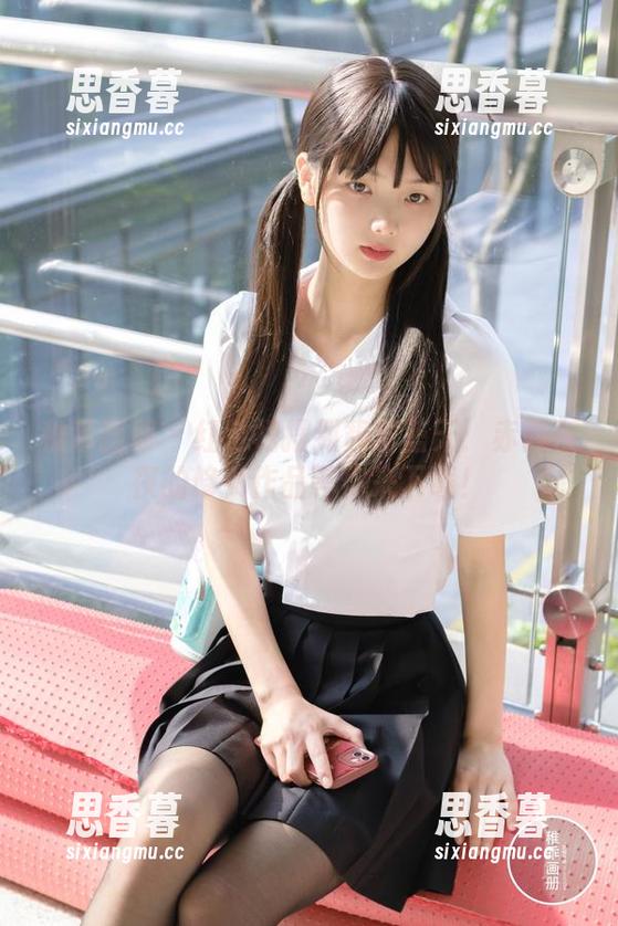 稚乖画册 - 红色裙摆到碧海蓝天：赤西夜夜的修女作品等你来下载！