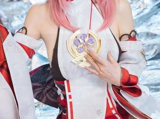 八重神子的写真,配上糖果果Candy的眼神,一切都治愈了