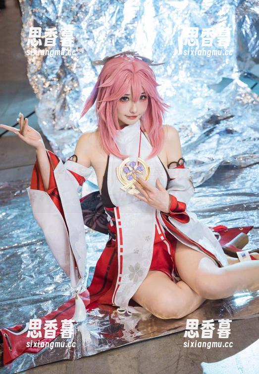 八重神子的写真，配上糖果果Candy的眼神，一切都治愈了