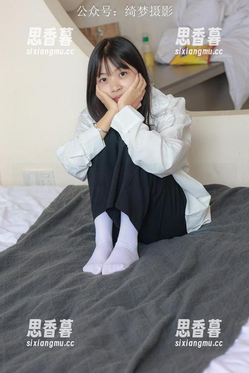 绮梦摄影 - 在运动与静止之间：子涵在线高清，突然又想吃零食了……