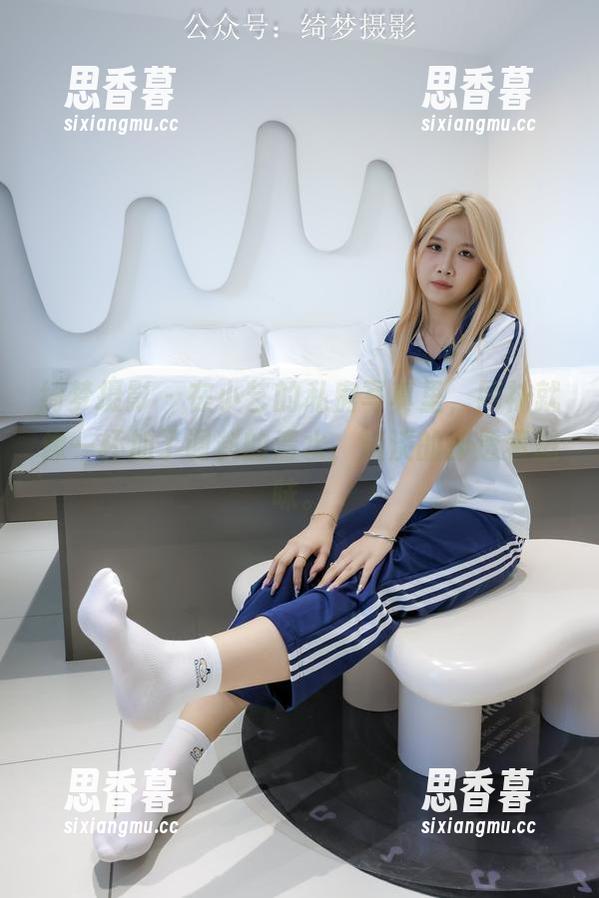 绮梦摄影 - 在小艺的私房写真里，网袜就像一杯加了调料的清水，淡淡的却透着滋味。