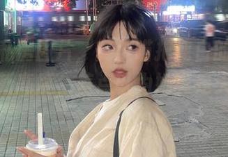 炸裂的私房图片,舞小喵把纯白的定义提升到了新高度,差点以为她真是天使下凡。