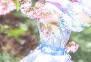 花柒Hana的水手服血拼：在图集中找寻一丝不羁