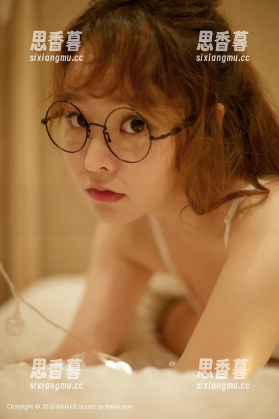 菠萝社 - 夏美酱的裸足写真，汗水在脚丫上舞蹈着