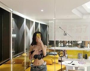 微密圈 - 葛征图包：今天喝牛奶了吗？看她喝牛奶的方式比牛还温柔