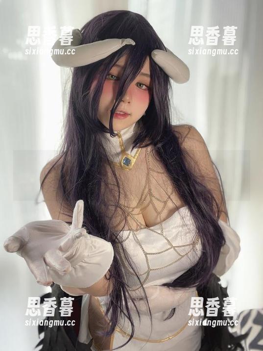 微密圈 - 这图片里的秘书，葱油饼er该怎样看待啊？难道是——变身职场女王？
