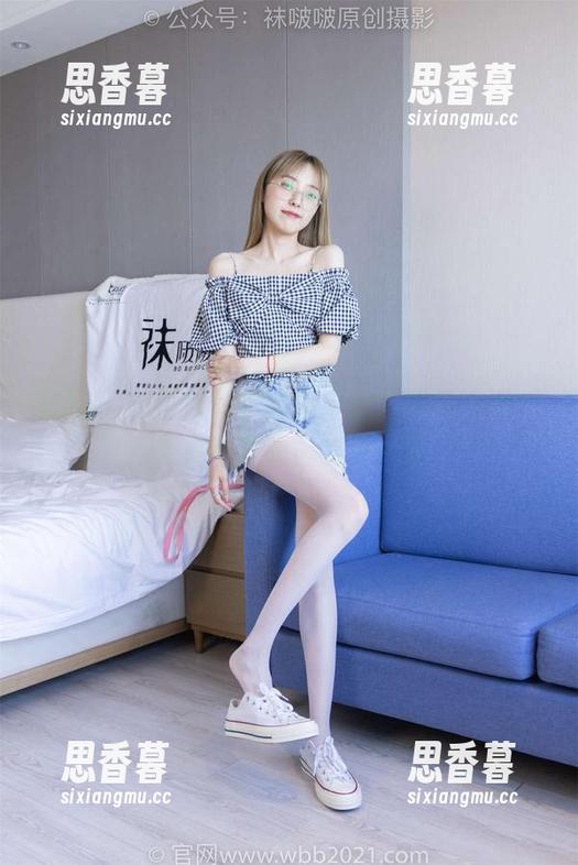 袜啵啵 - 看似简单的厚白丝，奶油在图片合集里揭露它的另一面