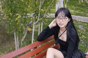 袜啵啵 – 每次看小甜豆的“清纯”原图，我都恨不得捧着它往超市边走边看，太沁人心脾了！