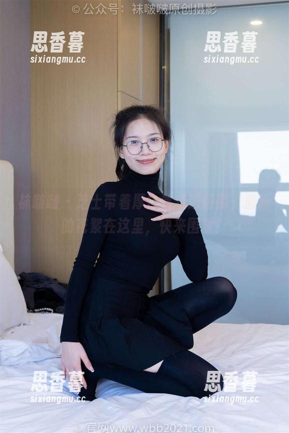 袜啵啵 - 芝士带着厚白丝走进图库，最新的花絮在这里，快来围观！