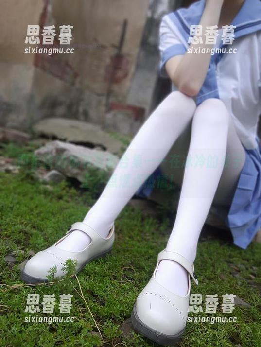 西尔酱的秘书写真合集——在冰冷的桌子上，点燃点热情！