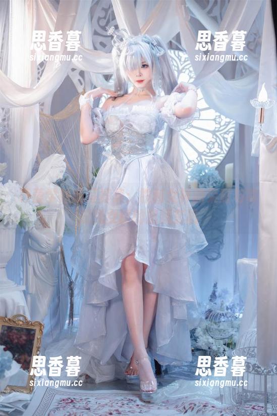 轩萧学姐的写真集：胜利女神的荣耀与毒蛇兔女郎的暗藏玄机
