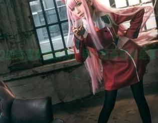 迷失人形QUQ的高清女孩系列：每一幅画都像是某种撩人的舞步。
