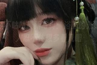 阿九从不咕咕最新写真：浴室的光影，让人忍不住想多看几眼