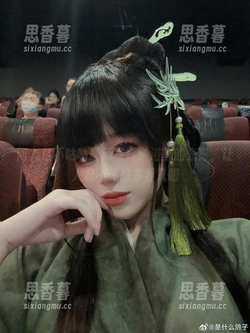 阿九从不咕咕最新写真：浴室的光影，让人忍不住想多看几眼