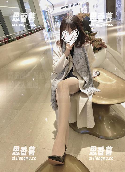 微密圈 - 私拍时刻：雅雅的气质呀与白裙的迷人邂逅，弱弱的问一句，这是要怎么优雅地穿