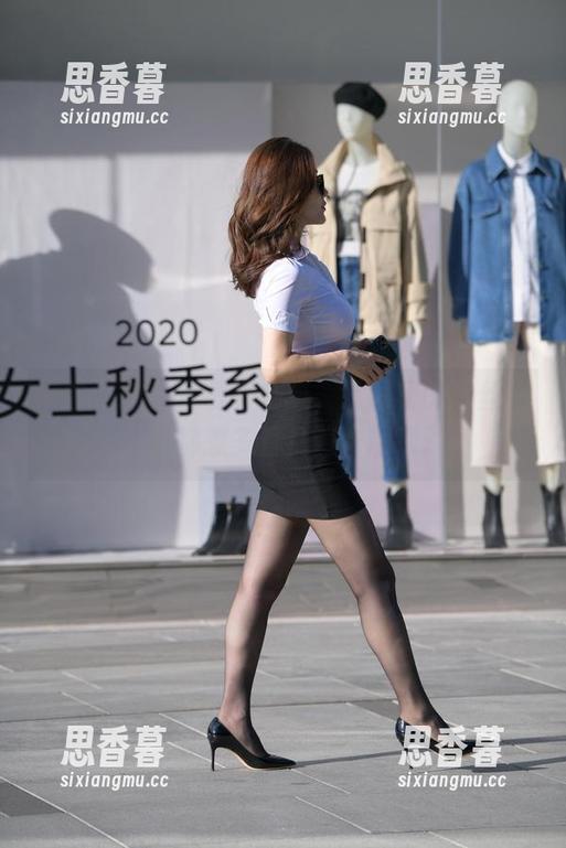 魔镜街拍 - 曼曼真会玩，原图里的白丝看得我都想多看几遍，嘿嘿。