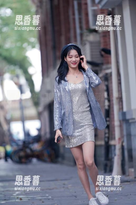 原图出炉：魔镜街拍的最新奇葩丝袜调查员